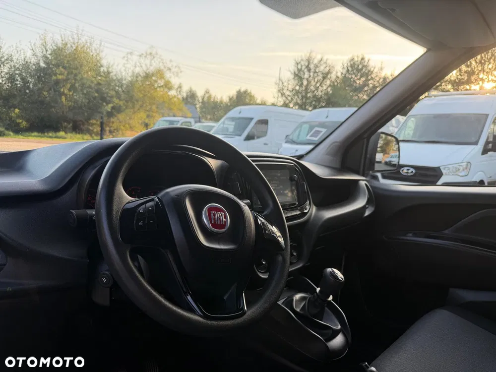 Fiat DOBLO / 1.6D / FV23% / NAJBOGATSZA WERSJA / 3 OSOBOWY / NAVI / CARPLAY - miniatura 18