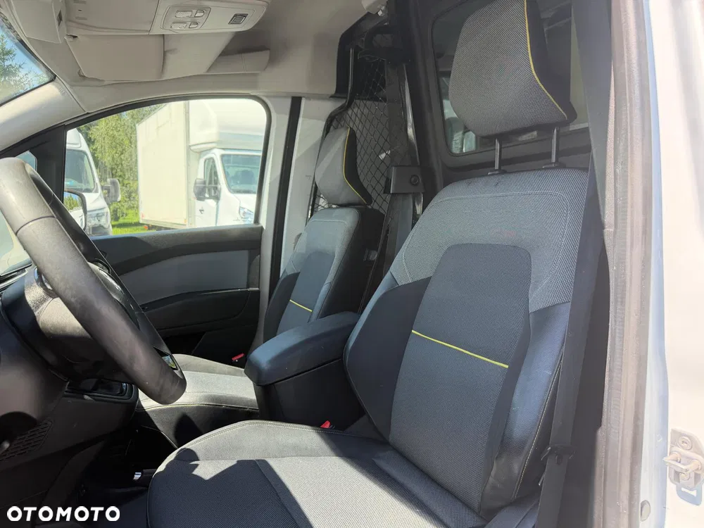 Renault Kangoo /NAJBOGATSZA WERSJA / LED/ NAVI / TABLET / KAMERA / KEY LESS / FV23% - miniatura 15