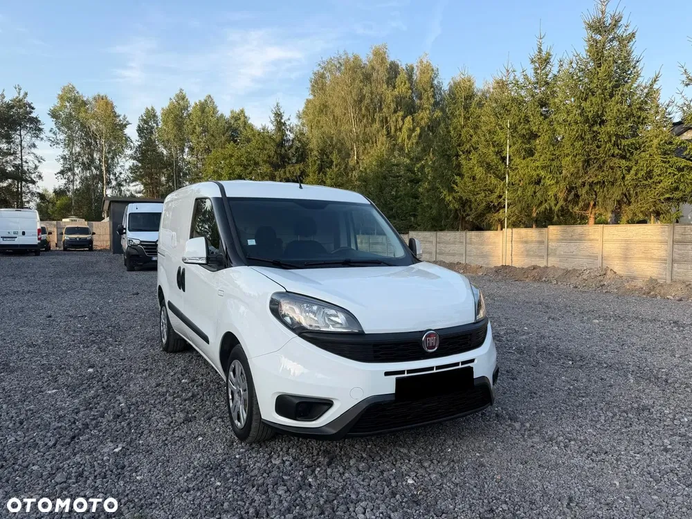 Fiat DOBLO / 1.6D / FV23% / NAJBOGATSZA WERSJA / 3 OSOBOWY / NAVI / CARPLAY - miniatura 4